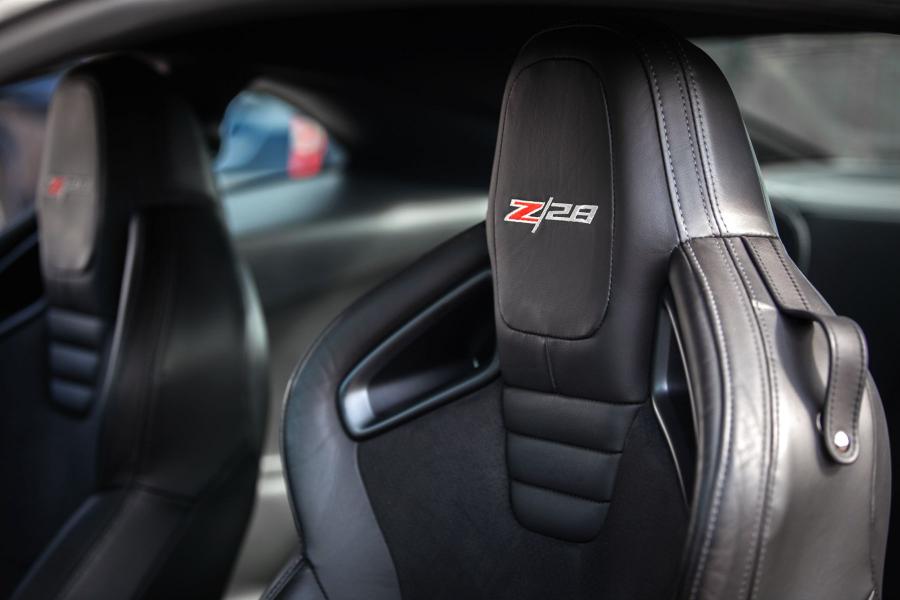 Интерьер Chevrolet Camaro Z28 Chris Harris Car 2015 года  (фото 89 из 138)